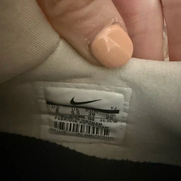 Nike Black and White Slip-On Shoes - Picture 6 of 7